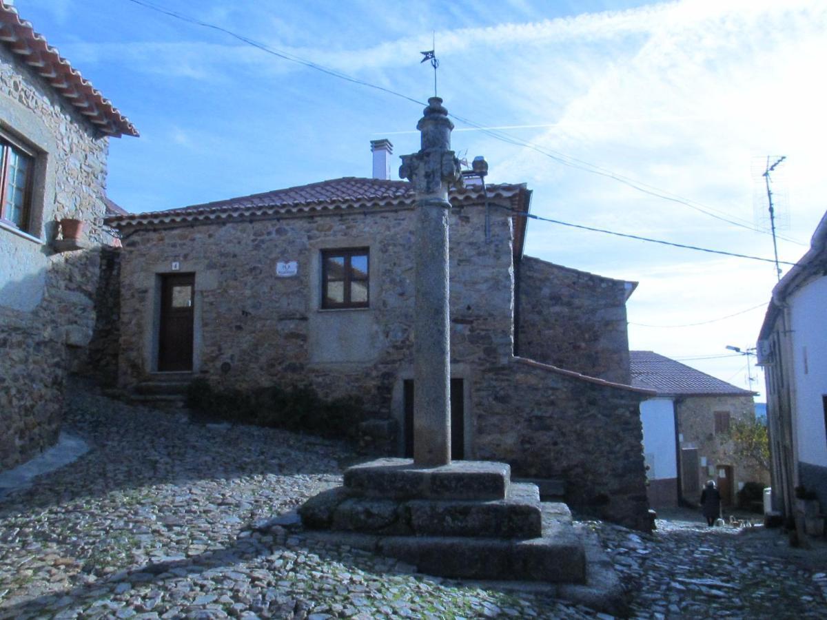 Casinha Garcia Villa Penha Garcia Exteriör bild
